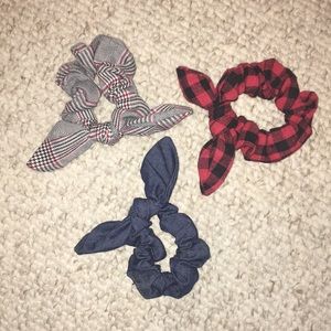 3 Scrunchies with bows